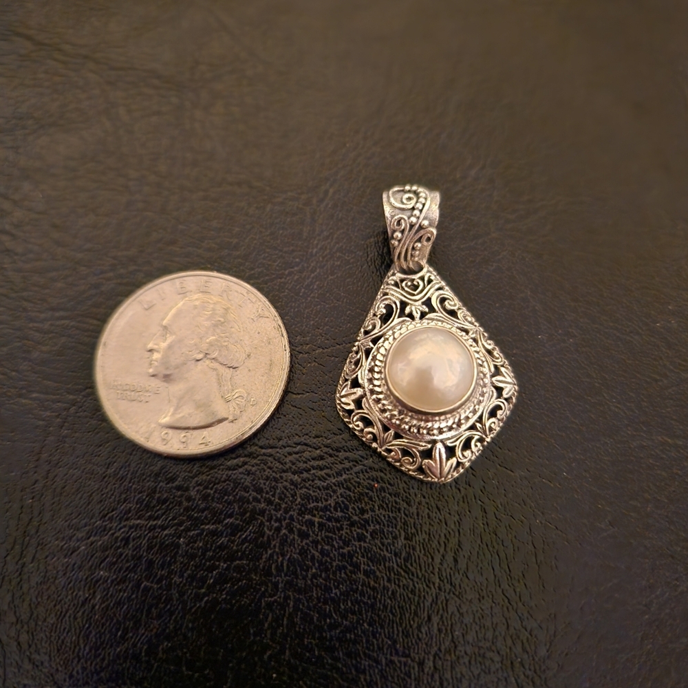 Sterling pearl pendant - Picture 5 of 5